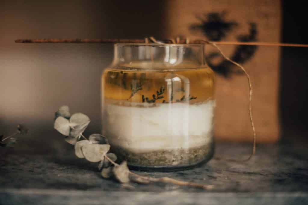 Choosing the best scents for candle making can be a bit of a challenge. Learn more about how to pick something that will smell amazing!