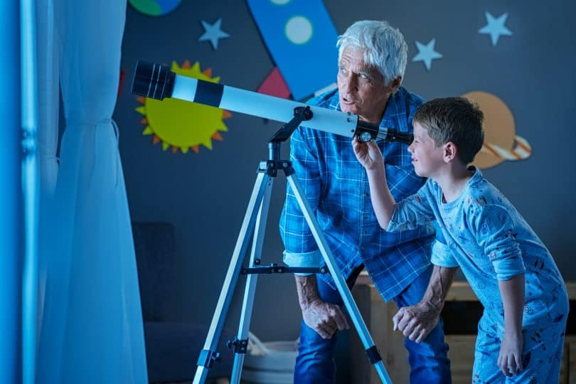 Fascinated by the beautiful night sky? Here are some great family-friendly activities to help you get started with astronomy.