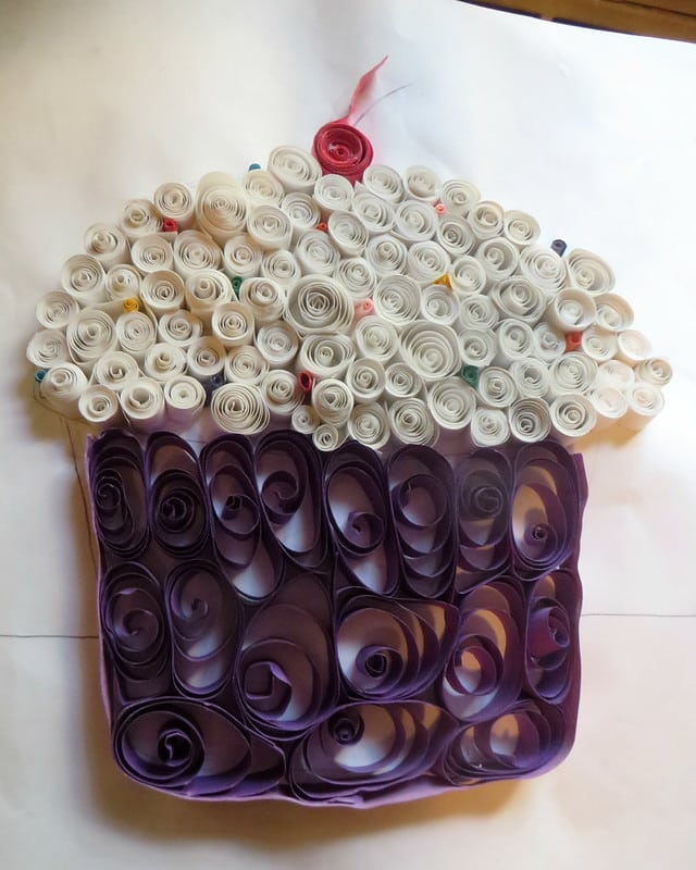A picture of paper quilling cupcake